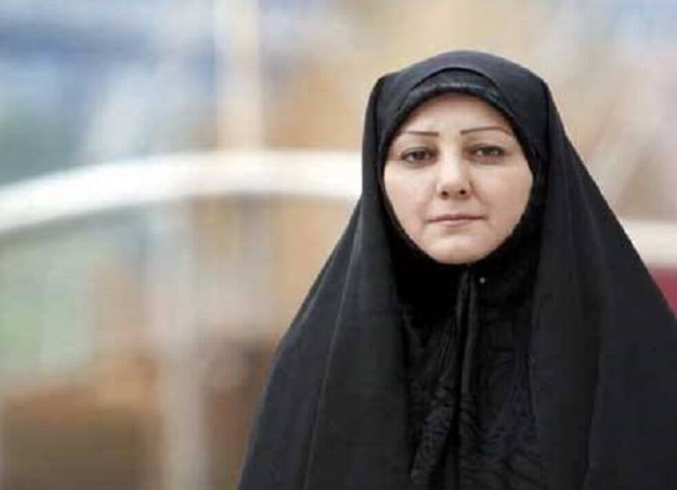 آیا می دانید این خانم مجری خارج از صدا و سیما چه تیپی است ؟! + عکس