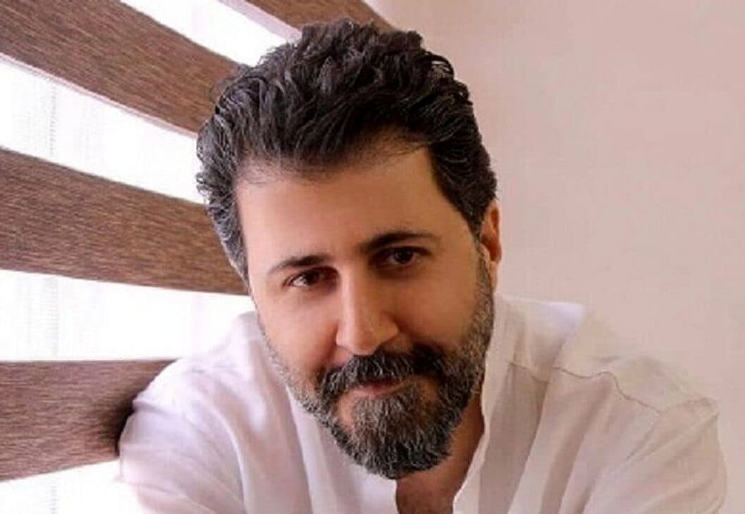 رونمایی هومن حاج عبداللهی،رحمت سریال پایتخت از ماشین لاکچری و سانروف دارَش در دور دور با بازیگران + عکس