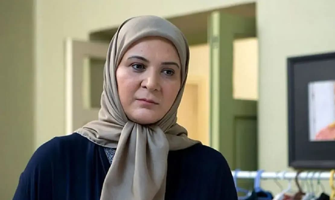 عکس خانوادگی زیبای همای پایتخت درکنار همسر و پسر قدبلندش در یک رستوران باصفا و شیک/ از زمین تا آسمون فرق کرده