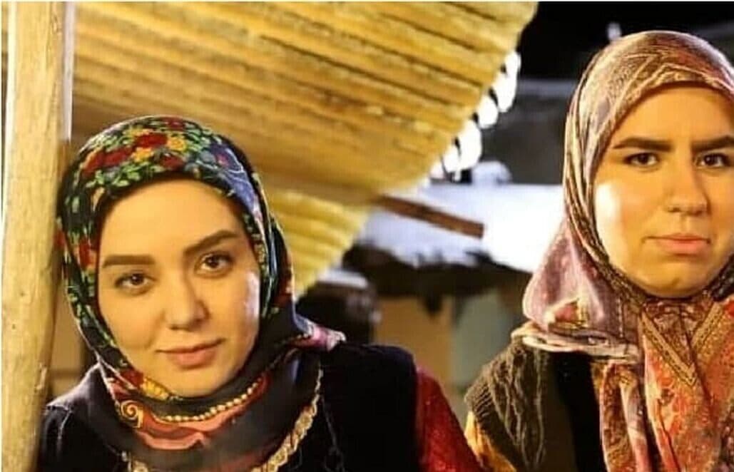 عکس/ تیپ و چهره «روناک» و «شیرین» سریال نون خ در پشت صحنه