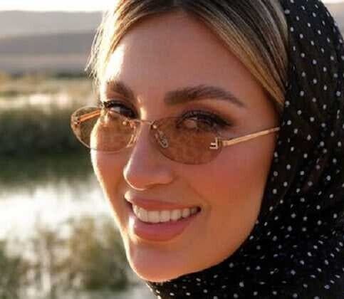 مخده های دهه شصتی شاه نشین مینا مختاری با یخدان چوبی ایوان خانه اش ! + عکس