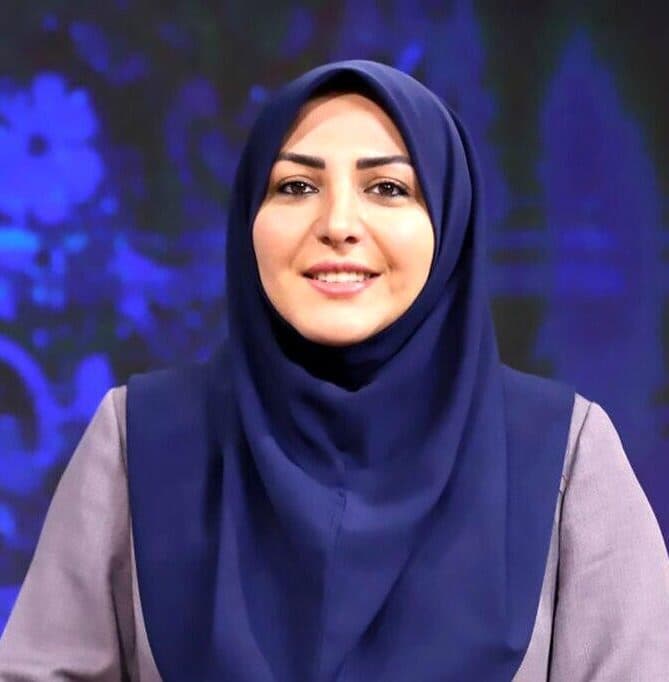 تصاویر باورنکردنی المیرا شریفی مقدم از وضعیت اسفناک یک کتاب پس از ارسال پستی روی آنتن زنده ! + ویدئو