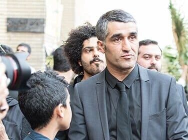 مراسم تشییع مادر پژمان جمشیدی، با حضور چهره های سرشناس و بازیگران به جز نگار فرهمند +عکس/ روحش شاد و یادش گرامی