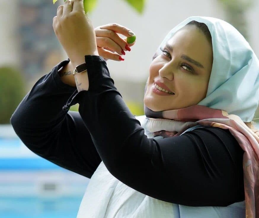 نگاهی به جشن تولد متفاوت و مذهبی بهاره رهنما با کیک یاسی رنگ و بهاری در قبرستان / گریه های خانم بازیگر در کنار مزار شهدا ! + فیلم