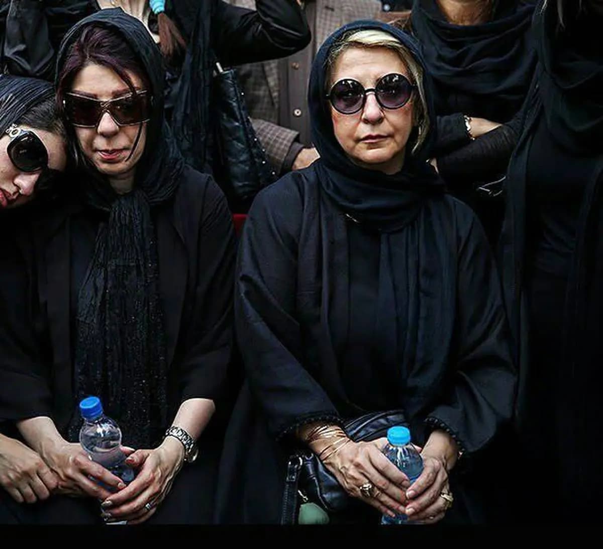 مراسم تشییع دخترعموی مرجانه گلچین، با حضور چهره های سرشناس و بازیگران / روحش شاد و یادش گرامی