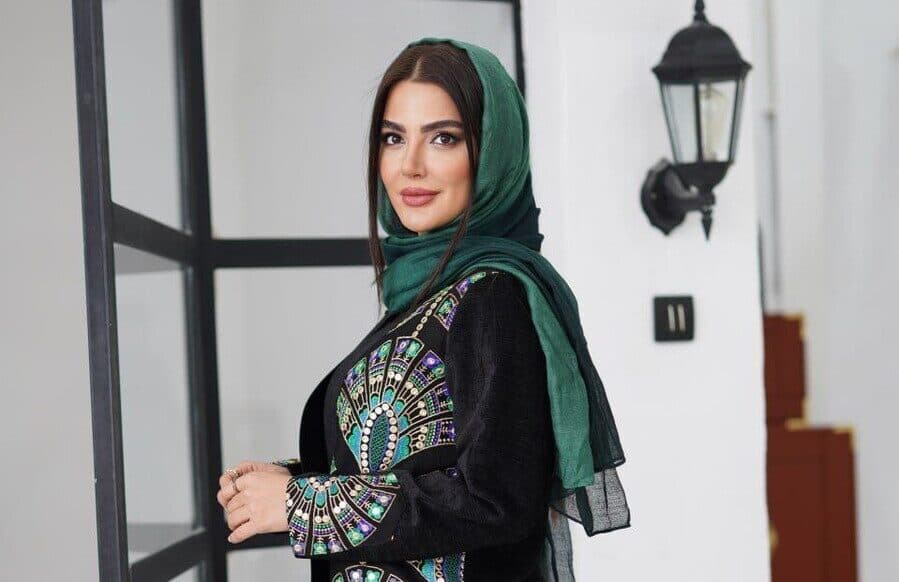 نگاهی به بازیگران ایرانی که از طاووس در طراحی مانتوی خود الهام گرفته اند؛ از مرجانه گلچین خوش خنده تا سپیده خداوردی و هلیا امامی+ عکس/ سلیقهشون حرف نداره