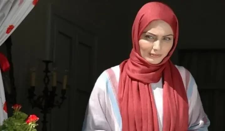 مرجان محتشم: به فاصله کمی از هم اول پدرم، بعد برادرم و سپس مادرم رو از دست دادم؛ 9 ماه به مامانم خدمت کردم اون شد بچهام و منم مادر+ویدیو
