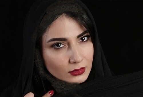 عکس پاییزی سمیرا حسنپور، بازیگر گردن زنی با برگهای خوشرنگ پاییزی/ غوغای رنگهای زرد و نارنجی، زیبایی طبیعت رو هزار برابر کرده