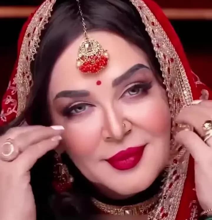 فیلم لحظه به لحظه میکاپ هندی بهاره رهنما ! / ببینید شبیه به آشواریا شد !