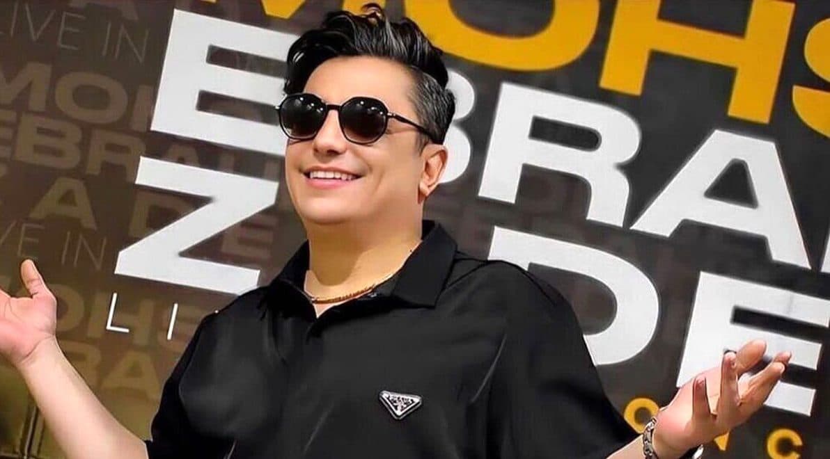 عکسهای دیده نشده از محسن ابراهیمزاده در کنار مادر و خواهر زیبایش !