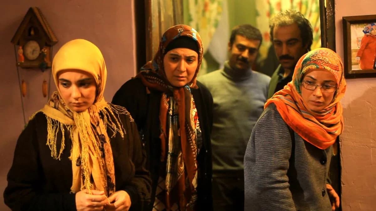 «شوکهکننده!» دیدار دوباره بازیگران پایتخت بعد از ۱۴ سال جنجالساز شد!